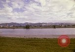 Standbild Koi Teich und Springbrunnen in Honolulu 1973 Honolulu Hawaii USA, 1973, aus Sekunde 33 historischem Filmmaterial Videoclip 65675020958