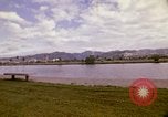 Standbild Koi Teich und Springbrunnen in Honolulu 1973 Honolulu Hawaii USA, 1973, aus Sekunde 40 historischem Filmmaterial Videoclip 65675020958