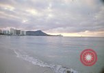 Standbild Royal Hawaiian Hotel Honolulu Hawaii USA, 1973, aus Sekunde 4 historischem Filmmaterial Videoclip 65675020961