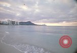 Standbild Royal Hawaiian Hotel Honolulu Hawaii USA, 1973, aus Sekunde 5 historischem Filmmaterial Videoclip 65675020961