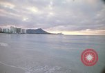 Standbild Royal Hawaiian Hotel Honolulu Hawaii USA, 1973, aus Sekunde 6 historischem Filmmaterial Videoclip 65675020961