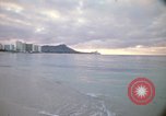 Standbild Royal Hawaiian Hotel Honolulu Hawaii USA, 1973, aus Sekunde 7 historischem Filmmaterial Videoclip 65675020961