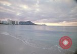 Standbild Royal Hawaiian Hotel Honolulu Hawaii USA, 1973, aus Sekunde 10 historischem Filmmaterial Videoclip 65675020961