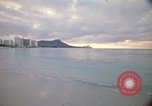 Standbild Royal Hawaiian Hotel Honolulu Hawaii USA, 1973, aus Sekunde 12 historischem Filmmaterial Videoclip 65675020961