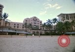 Standbild Royal Hawaiian Hotel Honolulu Hawaii USA, 1973, aus Sekunde 17 historischem Filmmaterial Videoclip 65675020961