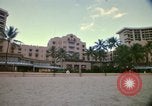 Standbild Royal Hawaiian Hotel Honolulu Hawaii USA, 1973, aus Sekunde 21 historischem Filmmaterial Videoclip 65675020961