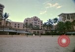 Standbild Royal Hawaiian Hotel Honolulu Hawaii USA, 1973, aus Sekunde 22 historischem Filmmaterial Videoclip 65675020961