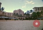 Standbild Royal Hawaiian Hotel Honolulu Hawaii USA, 1973, aus Sekunde 26 historischem Filmmaterial Videoclip 65675020961