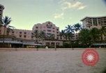 Standbild Royal Hawaiian Hotel Honolulu Hawaii USA, 1973, aus Sekunde 28 historischem Filmmaterial Videoclip 65675020961