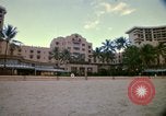 Standbild Royal Hawaiian Hotel Honolulu Hawaii USA, 1973, aus Sekunde 29 historischem Filmmaterial Videoclip 65675020961