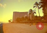 Standbild Royal Hawaiian Hotel Honolulu Hawaii USA, 1973, aus Sekunde 60 historischem Filmmaterial Videoclip 65675020961