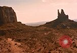 Image les collines et les montagnes de grès rouge Arizona United States USA, 1967, de la seconde 18 séquences d'archives historiques vidéo 65675020981