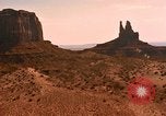 Image les collines et les montagnes de grès rouge Arizona United States USA, 1967, de la seconde 20 séquences d'archives historiques vidéo 65675020981