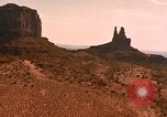 Image les collines et les montagnes de grès rouge Arizona United States USA, 1967, de la seconde 21 séquences d'archives historiques vidéo 65675020981