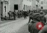 Standbild deutsche Soldaten Kapitulation in Koblenz während Zweiten Weltkrieg Koblenz Deutschland, 1945, aus Sekunde 17 historischem Filmmaterial Videoclip 65675020999
