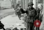 Standbild deutsche Soldaten Kapitulation in Koblenz während Zweiten Weltkrieg Koblenz Deutschland, 1945, aus Sekunde 24 historischem Filmmaterial Videoclip 65675020999