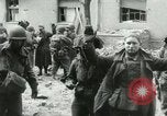 Standbild deutsche Soldaten Kapitulation in Koblenz während Zweiten Weltkrieg Koblenz Deutschland, 1945, aus Sekunde 61 historischem Filmmaterial Videoclip 65675020999