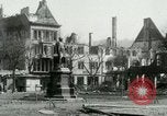 Immagine di Distruzione in Coblenz nella seconda guerra mondiale Koblenz Germania, 1945, secondo 33 filmato di repertorio 65675021000