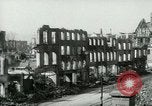 Immagine di Distruzione in Coblenz nella seconda guerra mondiale Koblenz Germania, 1945, secondo 46 filmato di repertorio 65675021000