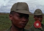 Immagine di La quarta divisione di fanteria indottrinamento Il Vietnam, 1967, secondo 34 filmato di repertorio 65675021016