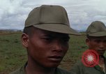 Immagine di La quarta divisione di fanteria indottrinamento Il Vietnam, 1967, secondo 35 filmato di repertorio 65675021016