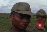 Immagine di La quarta divisione di fanteria indottrinamento Il Vietnam, 1967, secondo 36 filmato di repertorio 65675021016