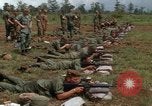 Immagine di La quarta divisione di fanteria indottrinamento Il Vietnam, 1967, secondo 40 filmato di repertorio 65675021016
