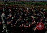 Standbild 4 Infanterie Division Indoktrination Camp Enari Vietnam, 1967, aus Sekunde 4 historischem Filmmaterial Videoclip 65675021018