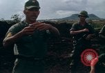 Standbild 4 Infanterie Division Indoktrination Camp Enari Vietnam, 1967, aus Sekunde 18 historischem Filmmaterial Videoclip 65675021018