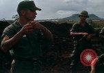 Standbild 4 Infanterie Division Indoktrination Camp Enari Vietnam, 1967, aus Sekunde 24 historischem Filmmaterial Videoclip 65675021018