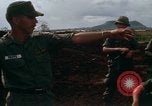 Standbild 4 Infanterie Division Indoktrination Camp Enari Vietnam, 1967, aus Sekunde 30 historischem Filmmaterial Videoclip 65675021018