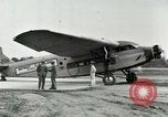 Image Passagers dans un avion trimotorisé Ford Cleveland Ohio USA, 1927, de la seconde 3 séquences d'archives historiques vidéo 65675021022