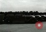Standbild Ford Tri Motor Ebene und Lincoln Autos United States USA, 1928, aus Sekunde 3 historischem Filmmaterial Videoclip 65675021030