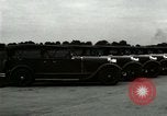 Standbild Ford Tri Motor Ebene und Lincoln Autos United States USA, 1928, aus Sekunde 4 historischem Filmmaterial Videoclip 65675021030