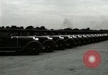 Standbild Ford Tri Motor Ebene und Lincoln Autos United States USA, 1928, aus Sekunde 9 historischem Filmmaterial Videoclip 65675021030