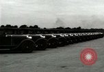 Standbild Ford Tri Motor Ebene und Lincoln Autos United States USA, 1928, aus Sekunde 10 historischem Filmmaterial Videoclip 65675021030