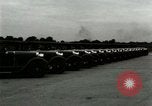 Standbild Ford Tri Motor Ebene und Lincoln Autos United States USA, 1928, aus Sekunde 11 historischem Filmmaterial Videoclip 65675021030