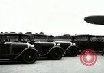 Standbild Ford Tri Motor Ebene und Lincoln Autos United States USA, 1928, aus Sekunde 12 historischem Filmmaterial Videoclip 65675021030