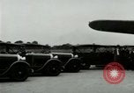 Standbild Ford Tri Motor Ebene und Lincoln Autos United States USA, 1928, aus Sekunde 14 historischem Filmmaterial Videoclip 65675021030