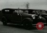 Standbild Ford Tri Motor Ebene und Lincoln Autos United States USA, 1928, aus Sekunde 32 historischem Filmmaterial Videoclip 65675021030