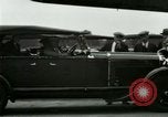Standbild Ford Tri Motor Ebene und Lincoln Autos United States USA, 1928, aus Sekunde 39 historischem Filmmaterial Videoclip 65675021030