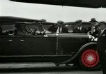 Standbild Ford Tri Motor Ebene und Lincoln Autos United States USA, 1928, aus Sekunde 40 historischem Filmmaterial Videoclip 65675021030
