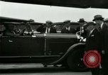 Standbild Ford Tri Motor Ebene und Lincoln Autos United States USA, 1928, aus Sekunde 41 historischem Filmmaterial Videoclip 65675021030