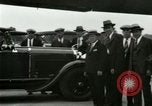 Standbild Ford Tri Motor Ebene und Lincoln Autos United States USA, 1928, aus Sekunde 43 historischem Filmmaterial Videoclip 65675021030