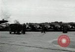 Standbild Ford Tri Motor Ebene und Lincoln Autos United States USA, 1928, aus Sekunde 51 historischem Filmmaterial Videoclip 65675021030