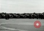 Standbild Ford Tri Motor Ebene und Lincoln Autos United States USA, 1928, aus Sekunde 59 historischem Filmmaterial Videoclip 65675021030