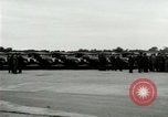 Standbild Ford Tri Motor Ebene und Lincoln Autos United States USA, 1928, aus Sekunde 60 historischem Filmmaterial Videoclip 65675021030