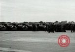 Standbild Ford Tri Motor Ebene und Lincoln Autos United States USA, 1928, aus Sekunde 62 historischem Filmmaterial Videoclip 65675021030