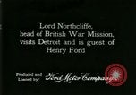 Immagine di Signor Henry Ford e Lord Northcliffe Detroit Michigan USA, 1917, secondo 9 filmato di repertorio 65675021031
