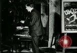 Immagine di Signor Henry Ford e Lord Northcliffe Detroit Michigan USA, 1917, secondo 15 filmato di repertorio 65675021031